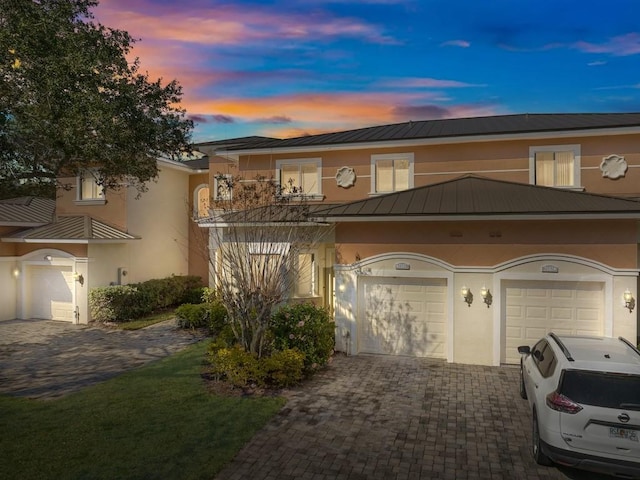 view of front of property featuring a garage