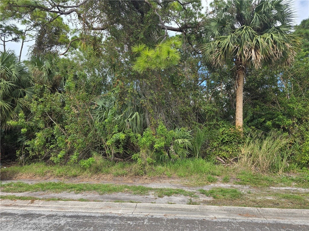 123 Cardinal Dr, Sebastian, FL 32958