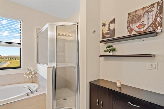 10008 W Villa Cir Unit 10008, Vero Beach, FL 32966 - full bath with a shower stall and a bath
