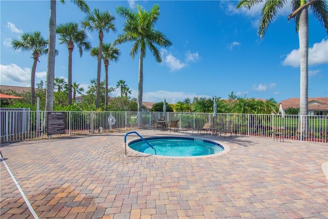 6341 Astor Pl, Vero Beach, FL 32966 - view of swimming pool featuring a hot tub