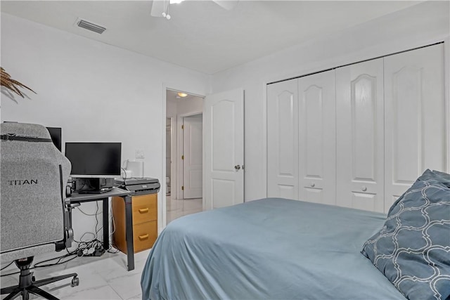 bedroom featuring ceiling fan and a closet