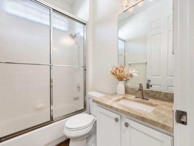 5765 W 1st Sq SW, Vero Beach, FL 32968 - full bath featuring toilet, vanity, and bath / shower combo with glass door
