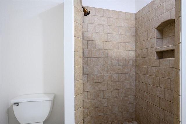2313 2nd St SW, Vero Beach, FL 32962 - bathroom with tiled shower and toilet