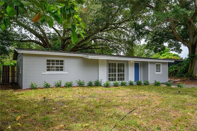 2313 2nd St SW, Vero Beach, FL 32962 - ranch-style home with a front yard