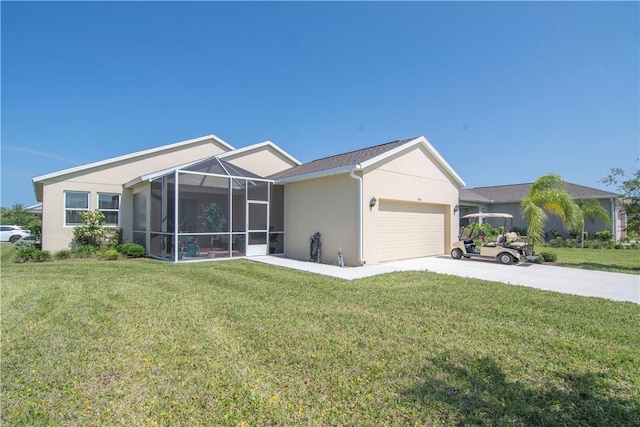 1440 Carriage Ct, Vero Beach, FL 32966 - view of front facade with a garage, a front yard, stucco siding, and driveway