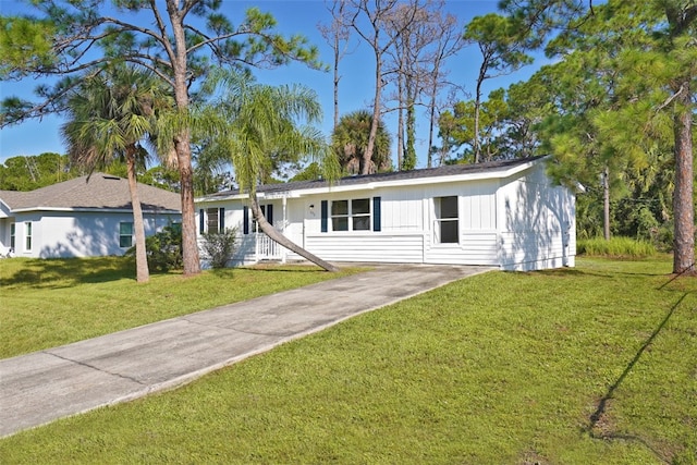 single story home featuring a front lawn