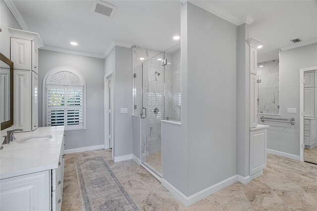 bedroom featuring light hardwood / wood-style flooring, a closet, and ceiling fan