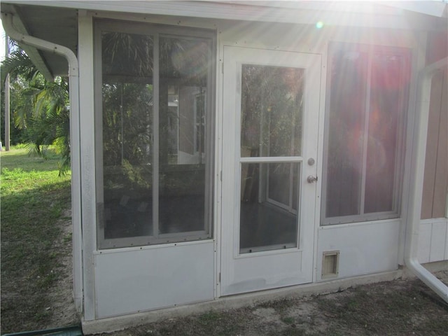 property entrance featuring stucco siding