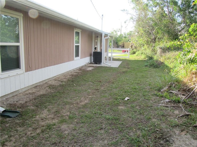 view of yard with central AC