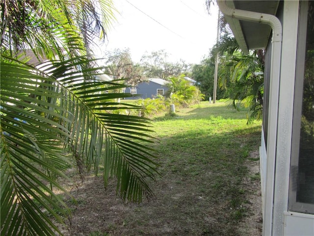 308 14th Pl SW, Vero Beach, FL 32962 - view of green lawn