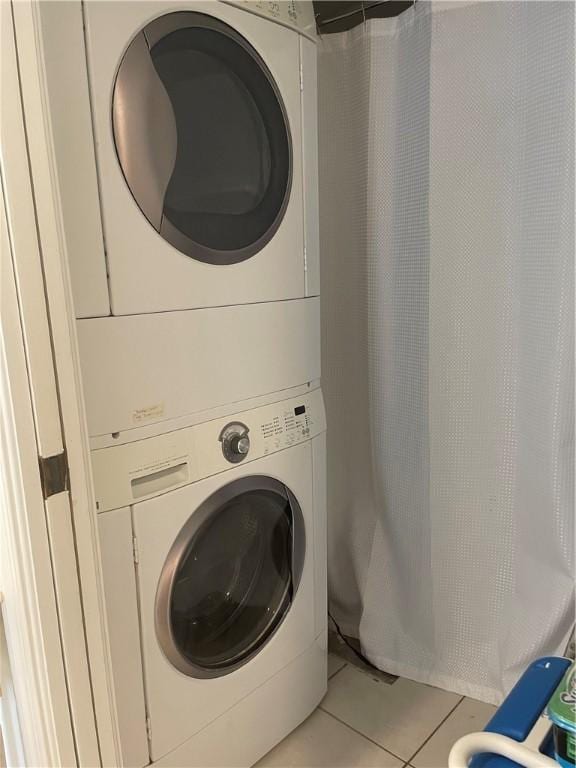 1275 Winding Oaks Cir E Unit 702, Vero Beach, FL 32963 - laundry area featuring estacked washer and dryer and light tile patterned floors
