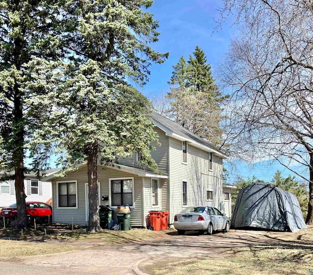 view of front of property