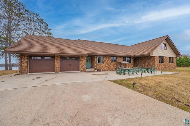 view of front of home featuring a garage and a front lawn