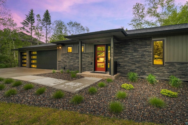 view of front of property featuring a garage