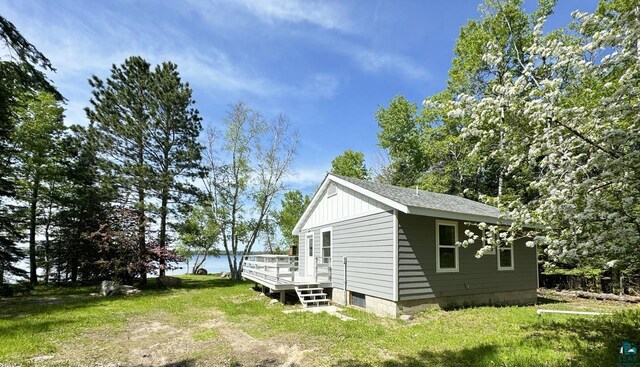 view of side of property with a lawn