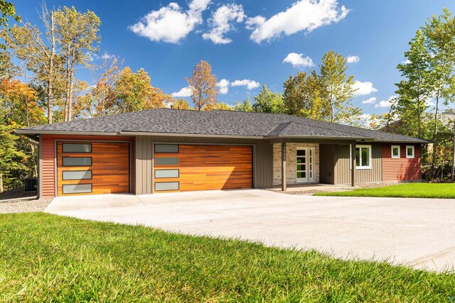 view of front of home with a front lawn