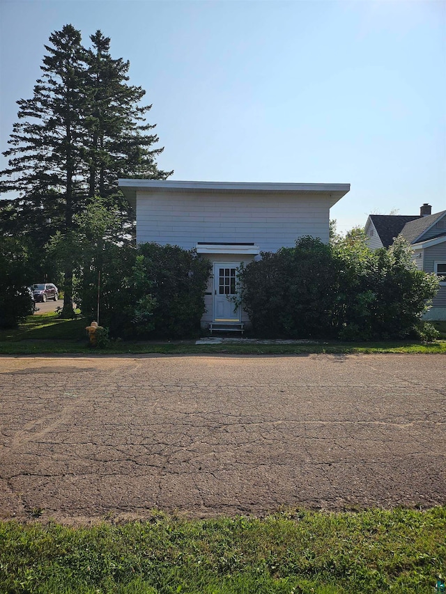 view of front of property