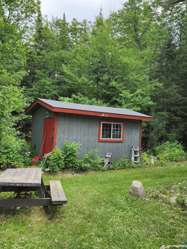 view of outdoor structure with a lawn