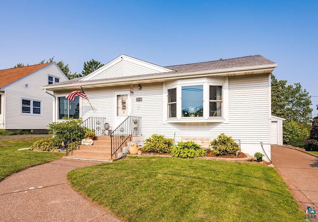 view of front of property with a front yard