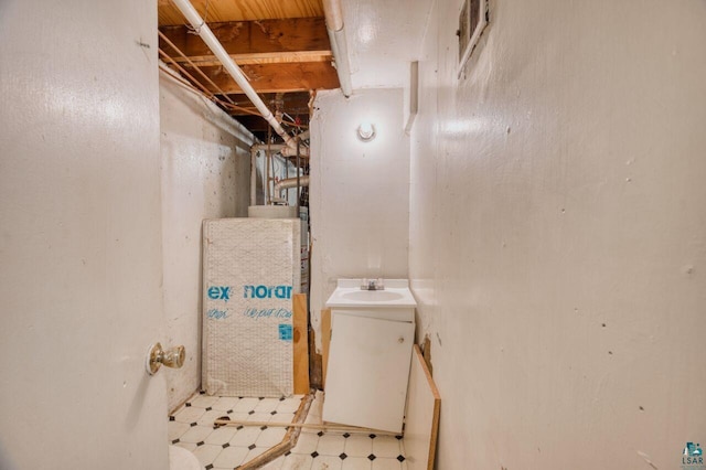 bathroom featuring sink