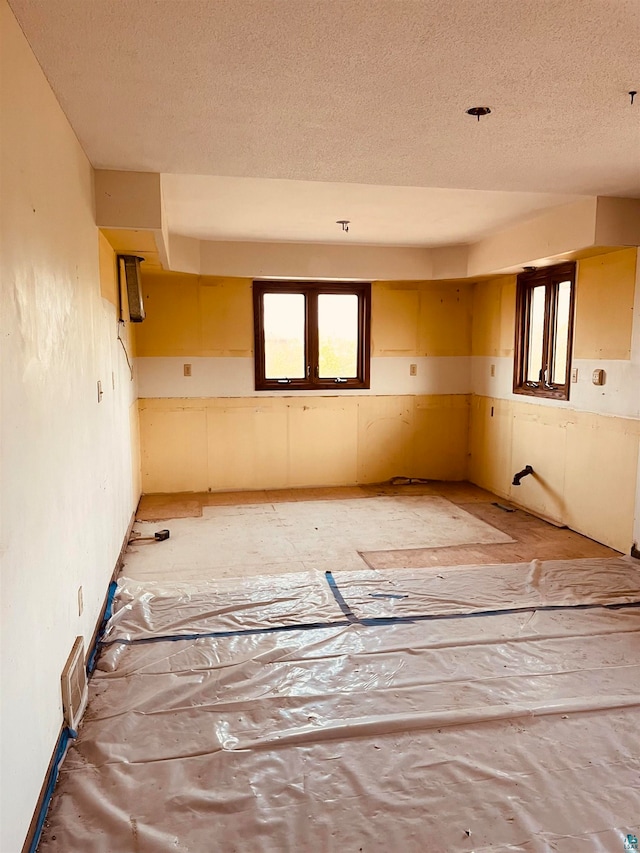 spare room featuring a textured ceiling