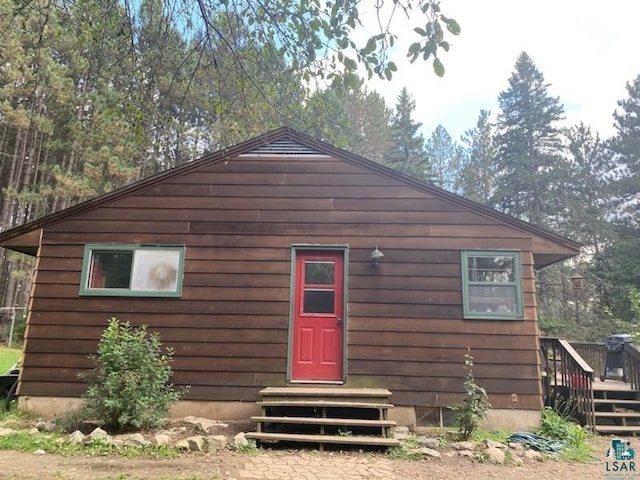 view of front of house featuring a wooden deck