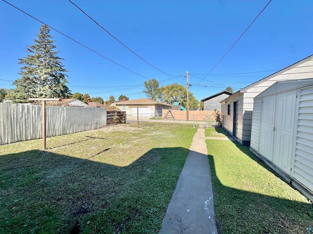 view of yard featuring a storage unit