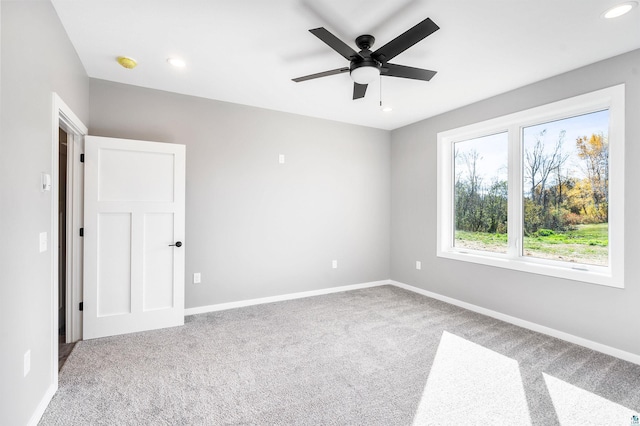 carpeted empty room featuring ceiling fan