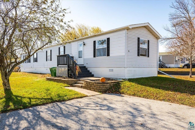 view of front of property with a front lawn