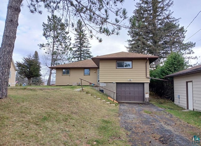 view of front of house featuring a front yard and a garage