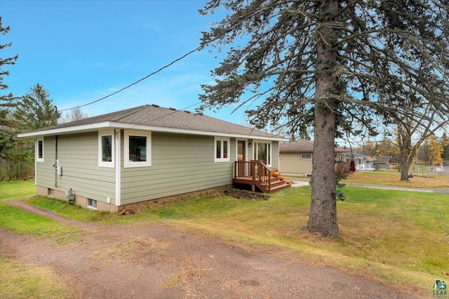 view of front facade with a front yard