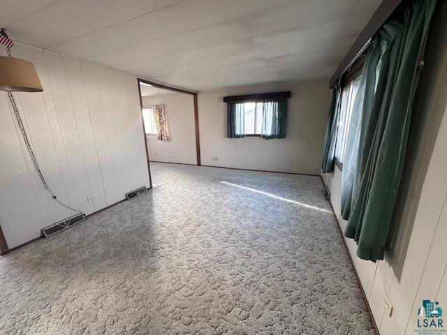 empty room featuring carpet