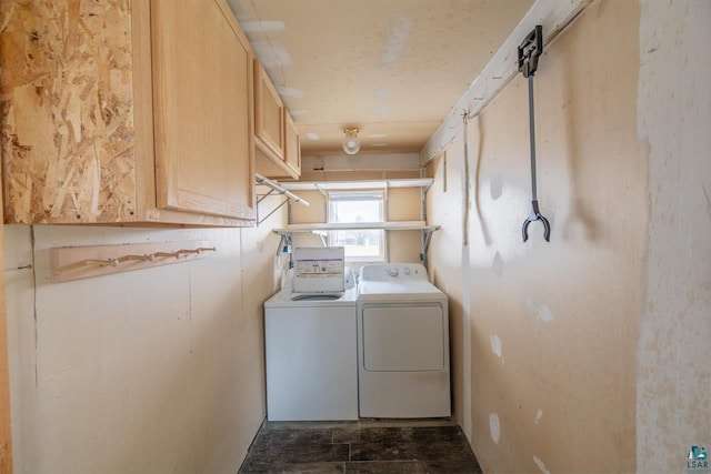 laundry room with cabinets and washing machine and clothes dryer