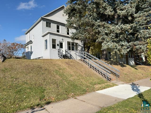 view of front of property with a front lawn