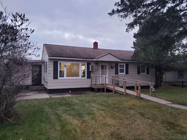 view of front of house featuring a front lawn