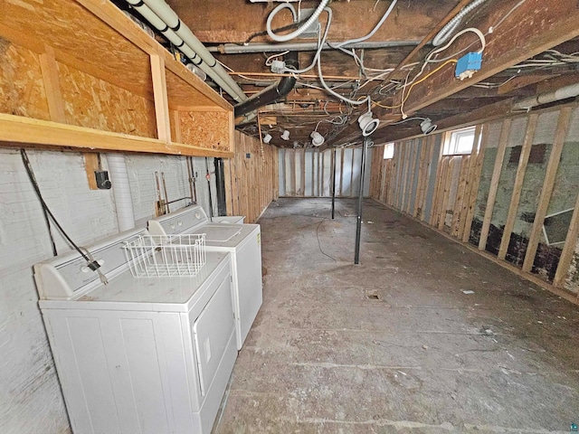 basement featuring washer and clothes dryer