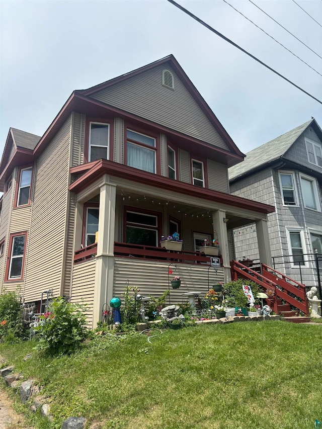 view of front facade with a porch and a front lawn