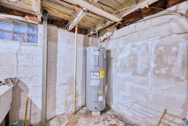 818 Douglas Ave, Eveleth, MN 55734 - utilities with water heater