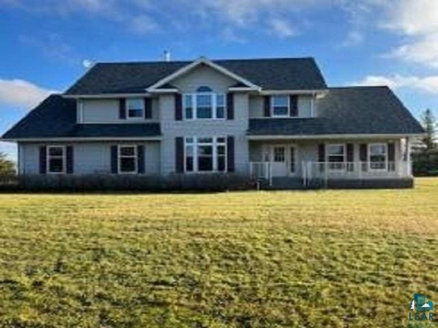 view of front of home featuring a front yard