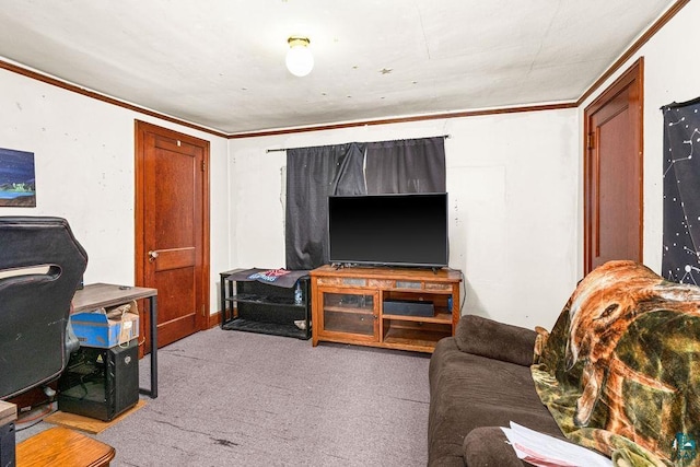 living room with crown molding and carpet floors