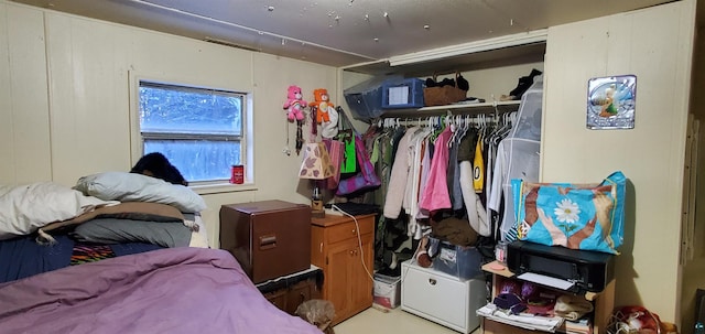 bedroom featuring a closet