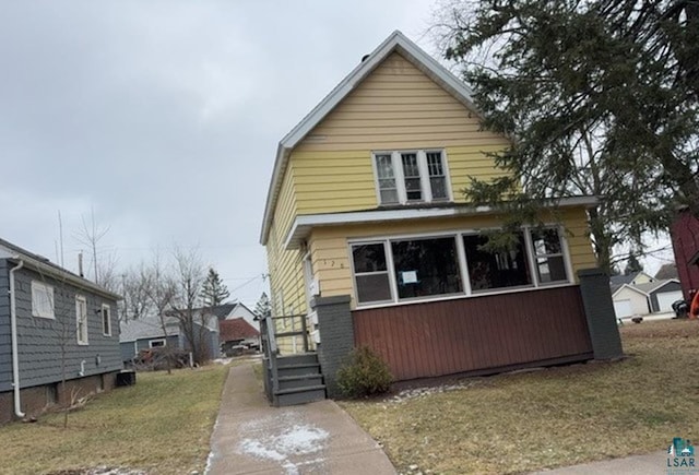 bungalow-style house with a front lawn