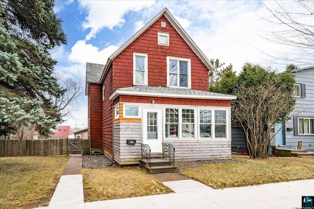 view of front of property with a front yard