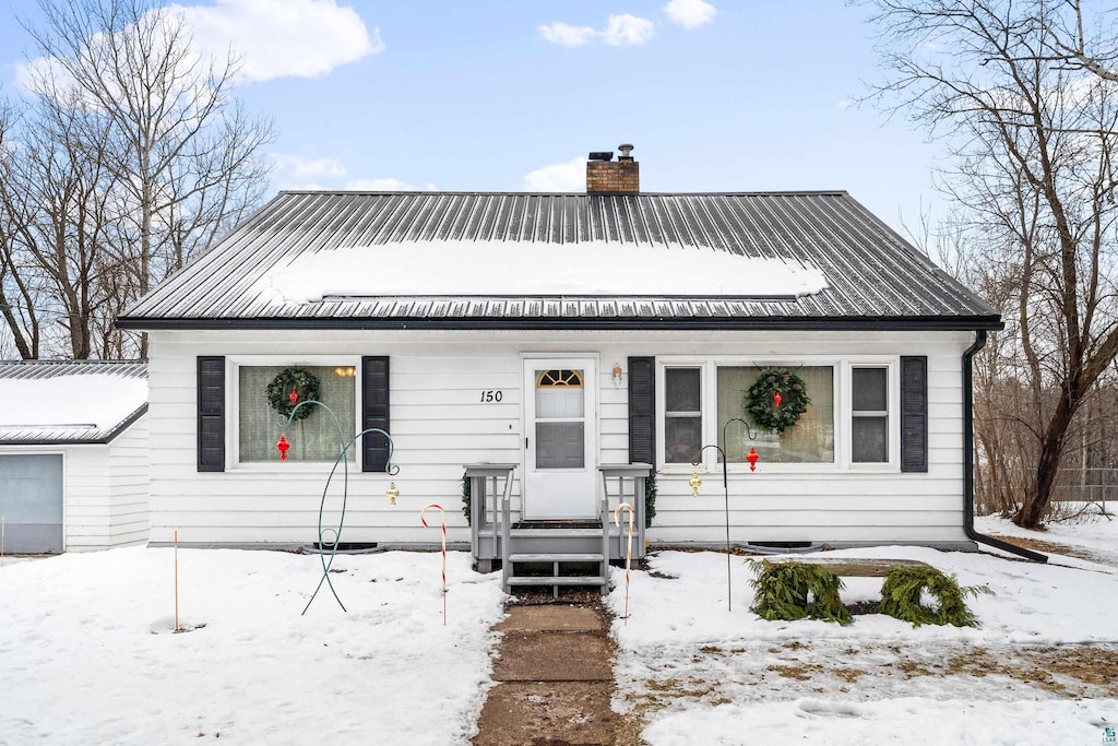 view of front of property