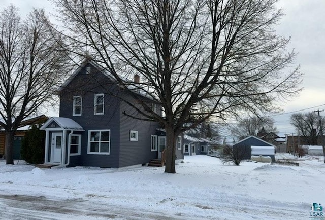 view of front property