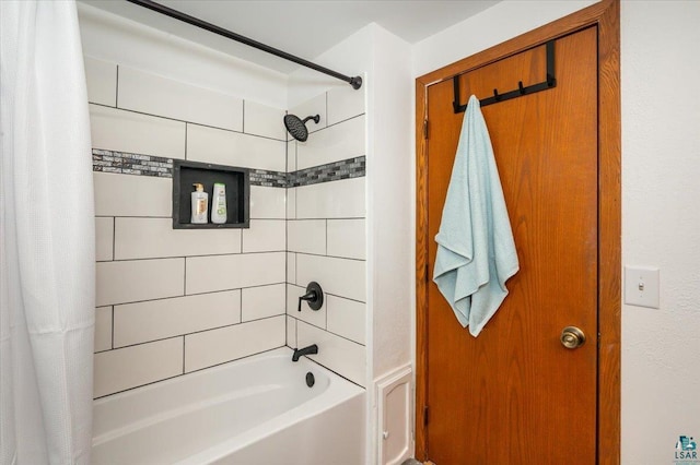 bathroom featuring shower / tub combo