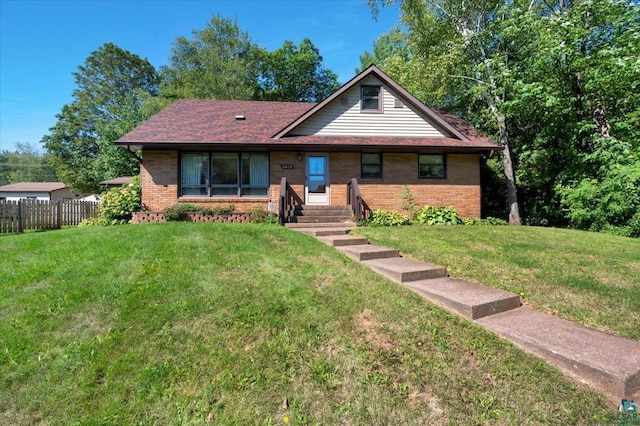 view of front of house featuring a front lawn