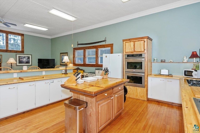 7596 Werner Rd, Virginia, MN 55720 - kitchen with crown molding, ceiling fan, white cabinets, a textured ceiling, and stainless steel appliances
