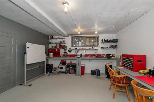 7596 Werner Rd, Virginia, MN 55720 - garage with a workshop area