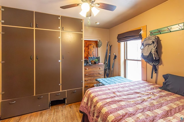 bedroom featuring ceiling fan, light hardwood / wood-style floors, and a closet